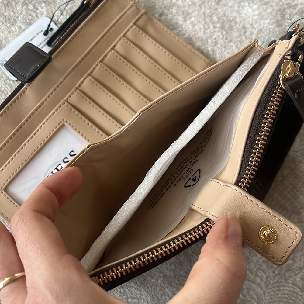 Brand New Guess Two Tone Brown Cappuccino Logo Wristlet Wallet Phone Holder - Picture 13 of 16